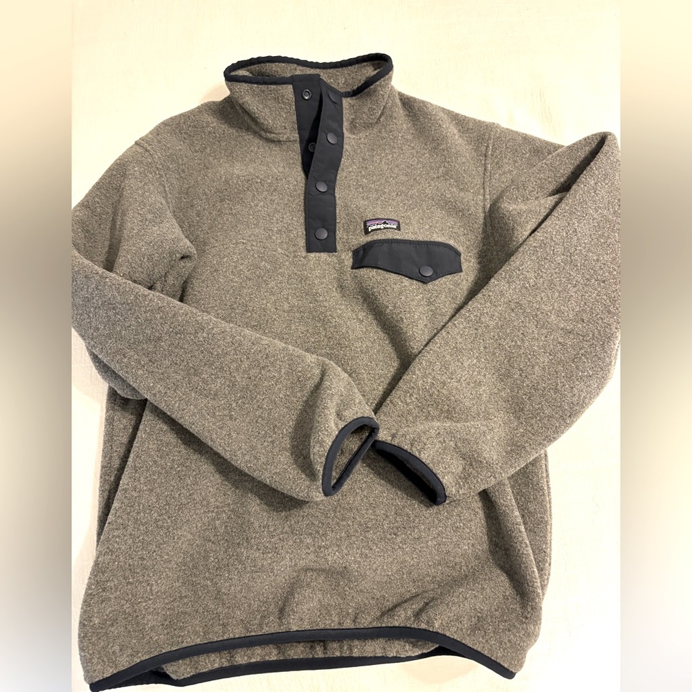 Patagonia Grey Pullover Fleece with navy trim